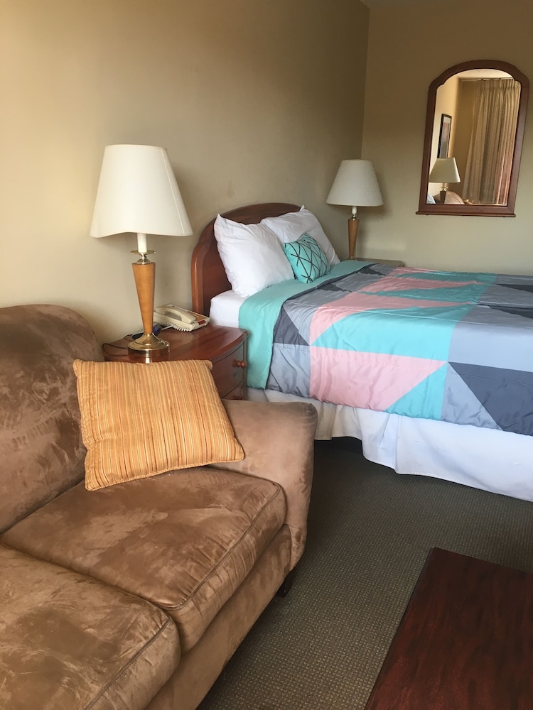 Ambassador Inn And Suites - photo 47
