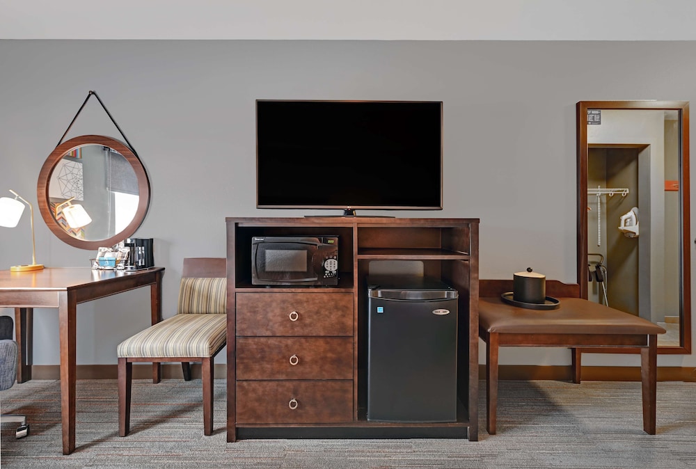 Hampton Inn Farmington - photo 18