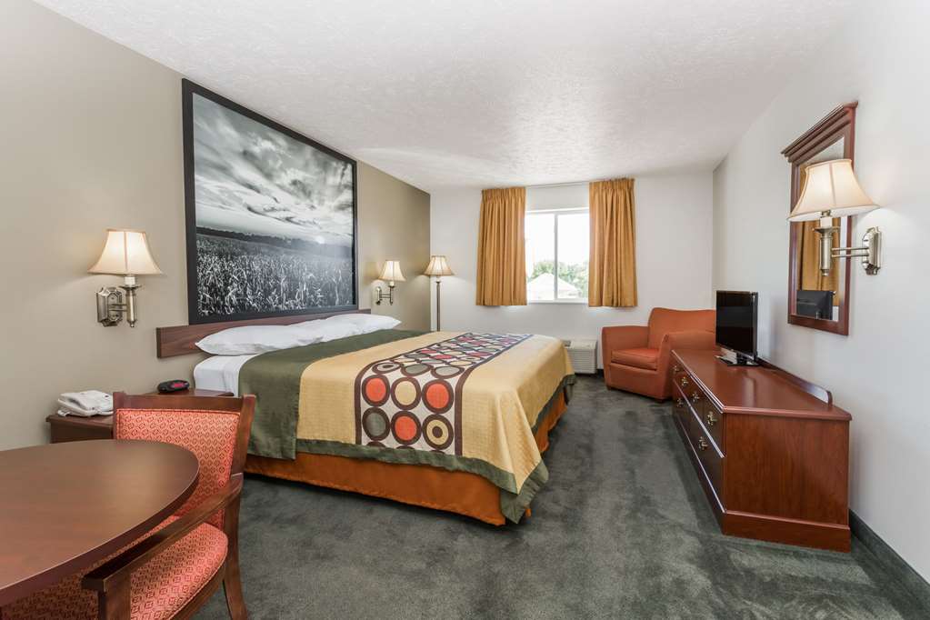 Super 8 by Wyndham Alma - photo 11