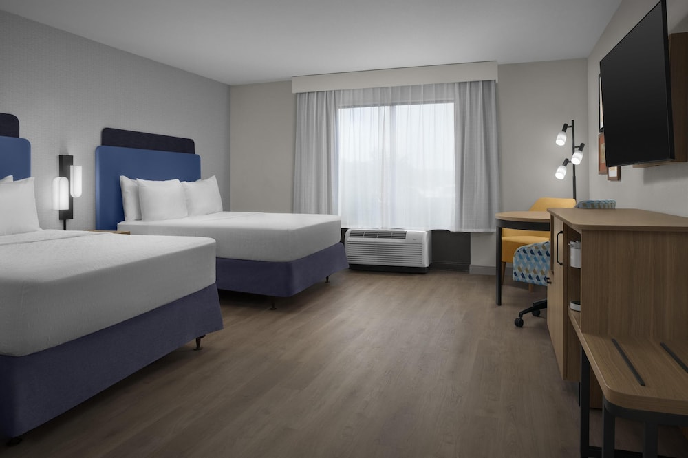 Hampton Inn Lenoir City - photo 8