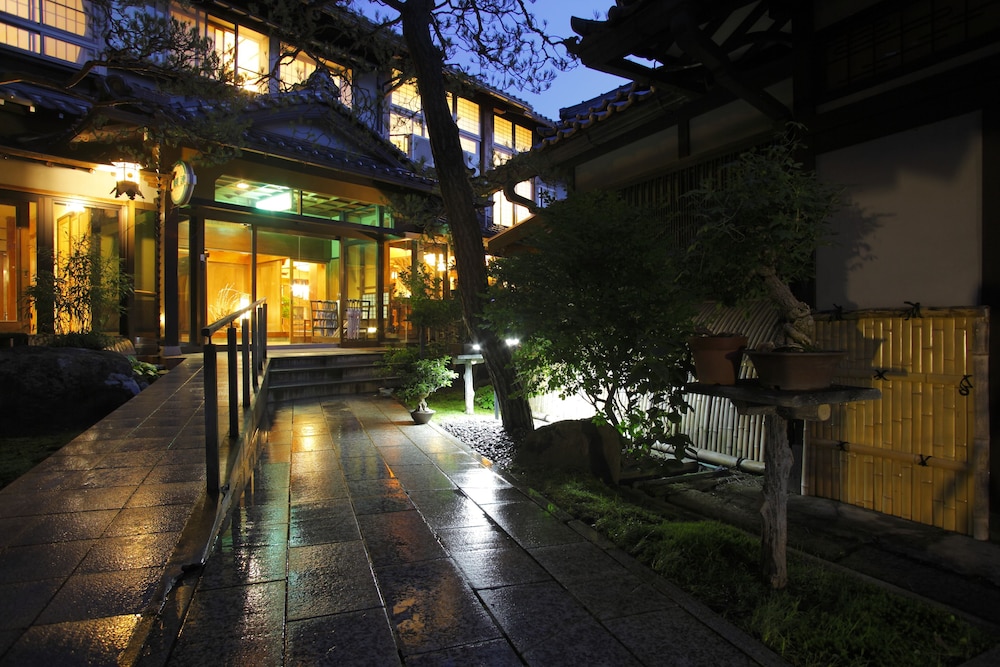 Hanaougi Bettei Iiyama — 4-Star Luxury Hotel in Takayama, Japan