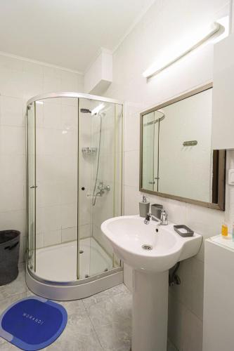 Cozy Apt near Vake Park By Wehost