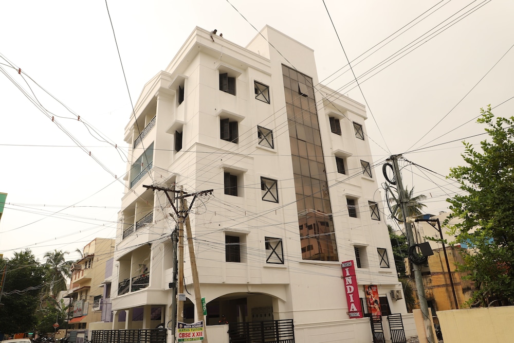 Shree Service Apartment 2BHK — 5-Star Luxury Hotel in Madurai, India