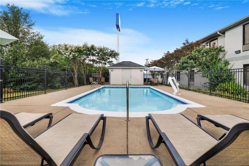 Baymont by Wyndham Madisonville - photo 6