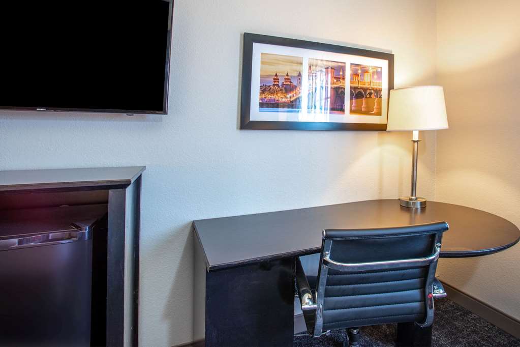 La Quinta Inn & Suites by Wyndham St. Augustine - photo 14