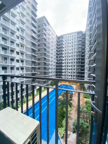 Jejo Suite Home Shore 3 Residences Staycation 1 BR Unit Near MOA with Netflix and Prime Video — 4-Star Luxury Hotel in Manila, Philippines