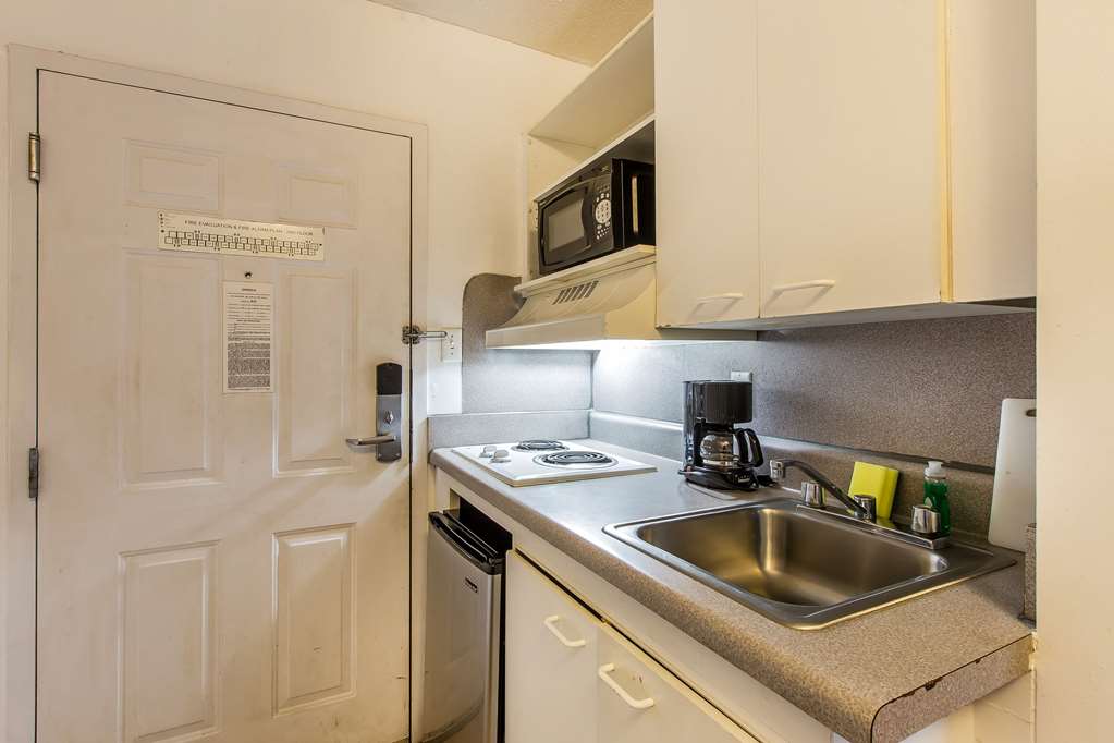 Suburban Extended Stay Abercorn - photo 20