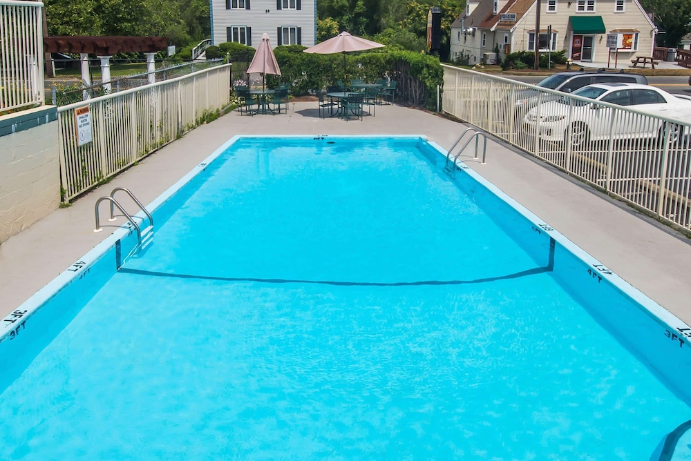 Super 8 By Wyndham W Yarmouth Hyannis Cape Cod - photo 17