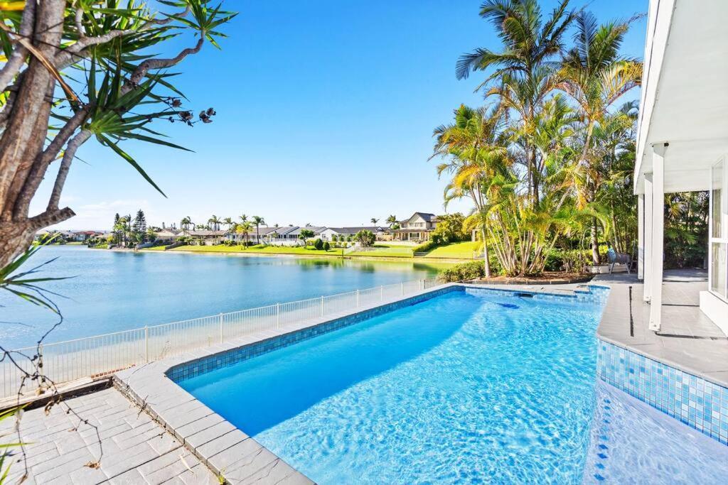 Stunning Waterfront Oasis - last minute hotel in Gold Coast