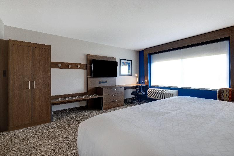 Holiday Inn Express & Suites Ann Arbor University South by IHG - photo 31