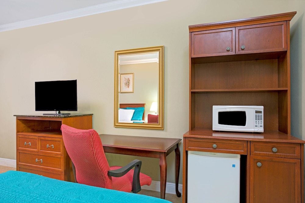 Sun and Surf Inn - photo 6