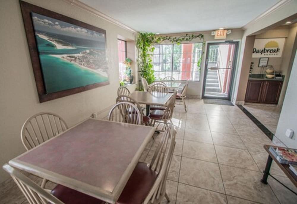 Days Inn by Wyndham Fort Walton Beach - photo 27
