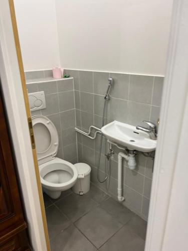 Appartement spacieux au c ur du 9 A me arrondissement — 4-Star Luxury Hotel in Paris, France