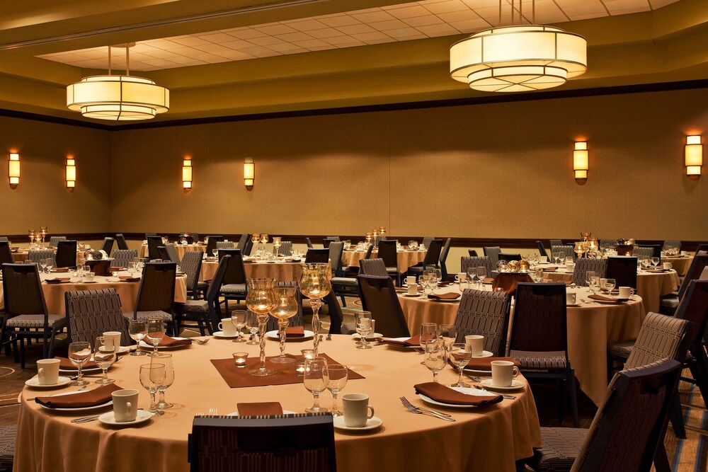 Sheraton Sioux Falls Hotel & Convention Center - photo 37
