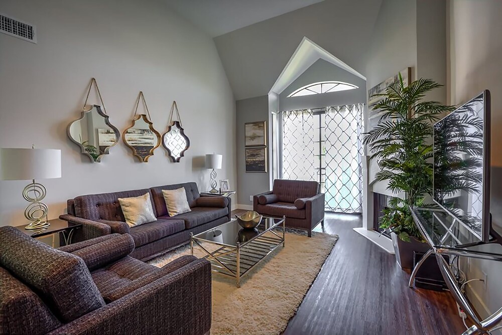 Beverly Hills Condos — 4-Star Luxury Hotel in Los Angeles, United States