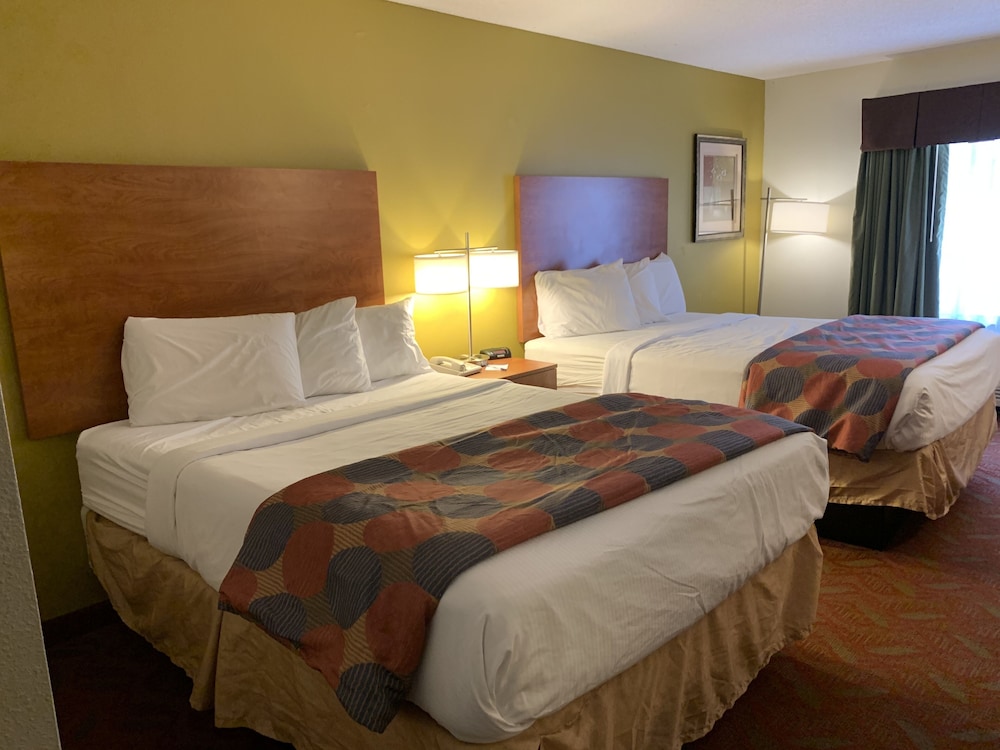 Baymont by Wyndham Cave City - photo 3