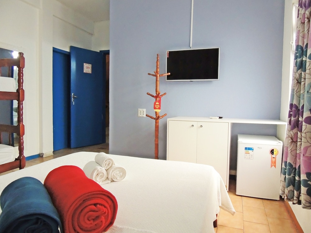 Cabanas Hostel & Suites