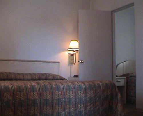 Colt Motel Raton - photo 8