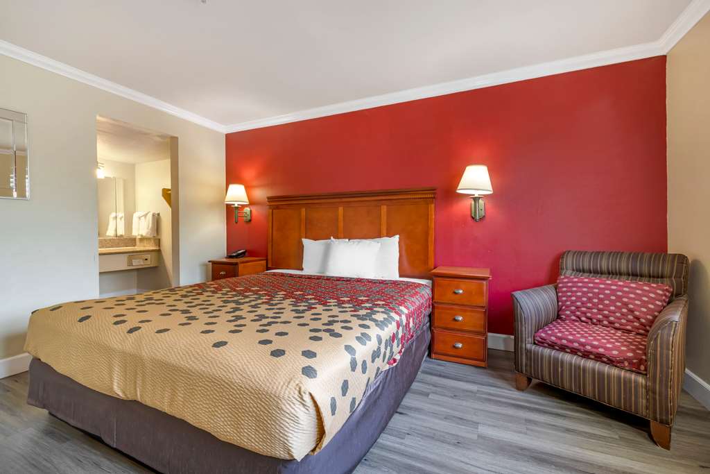 Econo Lodge Moreno Valley - photo 27