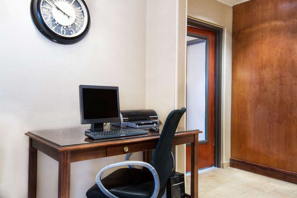 Travelodge by Wyndham Pueblo - photo 12