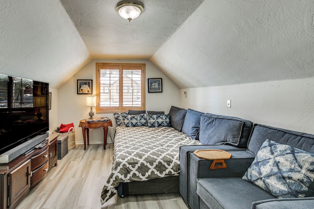 Cozy Cabin w Deck 2 Mi to Bear Mountain Resort - photo 19