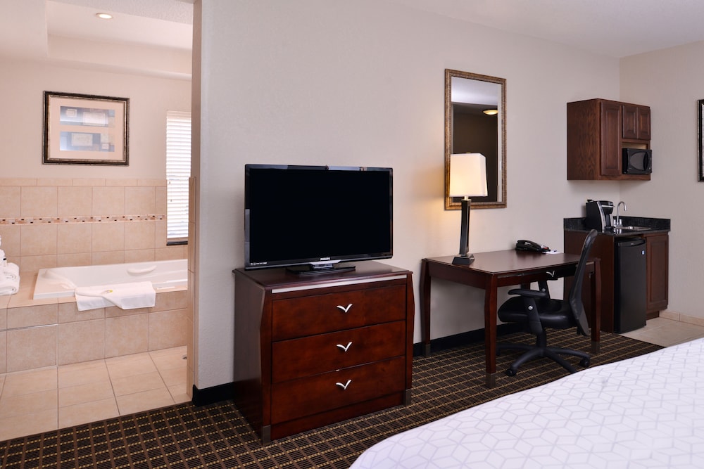 Holiday Inn Express Hotel & Suites Pittsburg by IHG - photo 14