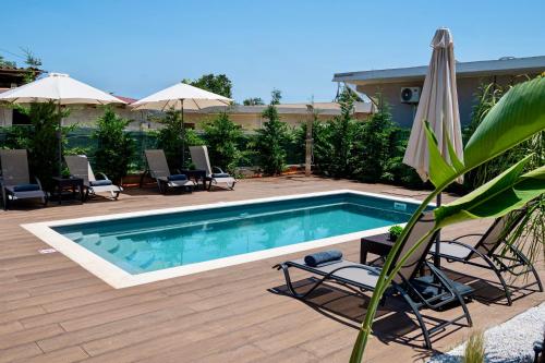 Lumina Apartment with Shared Pool — 4-Star Luxury Hotel in Perivolia, Greece