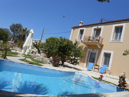Villa Petra with heated pool — 4-Star Luxury Hotel in Irakleion, Greece