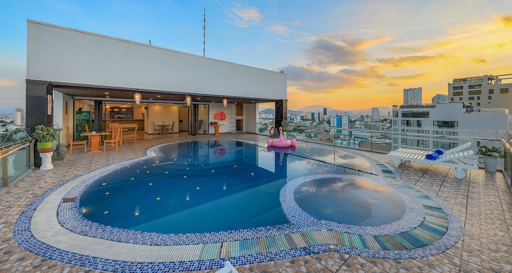 Merry Land Hotel — 4-Star Luxury Hotel in Da Nang, Vietnam