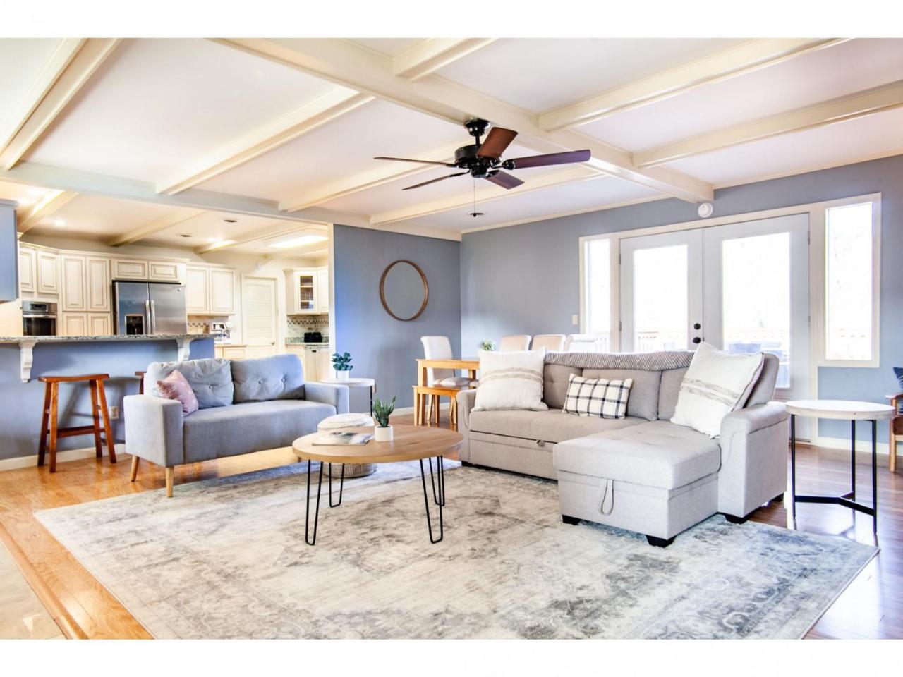 Crestview Retreat Mountain View Fire Pit Grill in Sevierville, United States