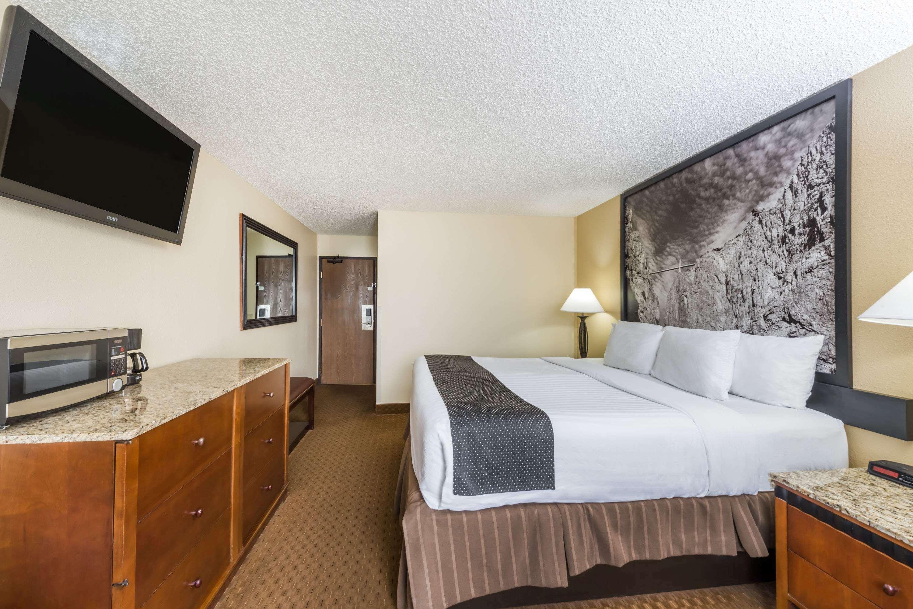 Super 8 by Wyndham Canon City - photo 10
