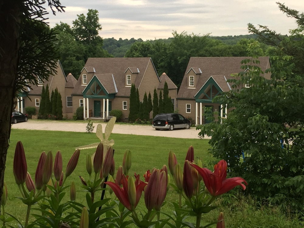 Spruce Hill Inn and Cottages - photo 35