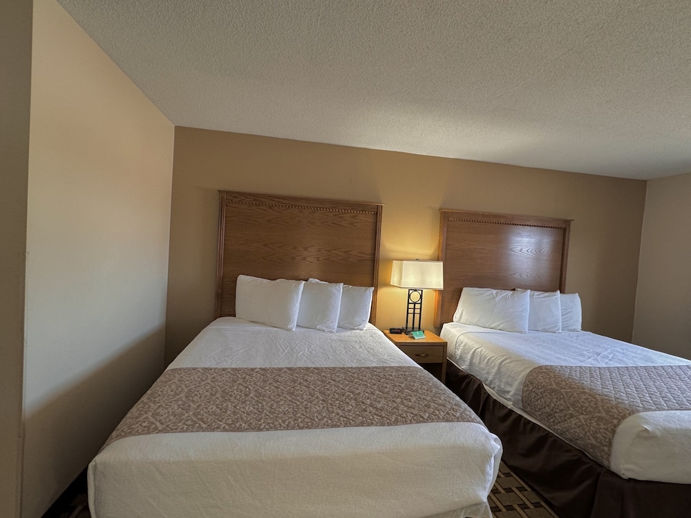 Wrangler Inn - photo 8