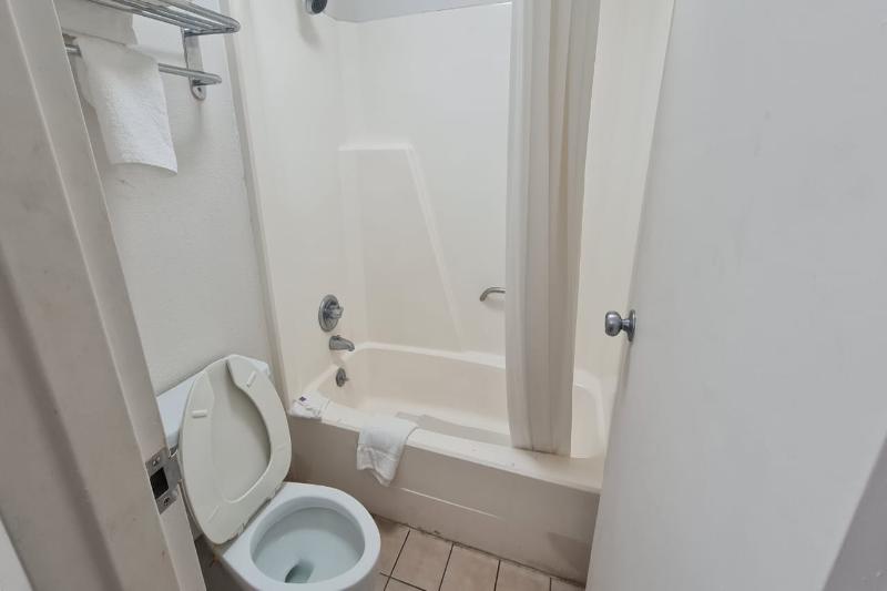 Rodeway Inn - photo 14