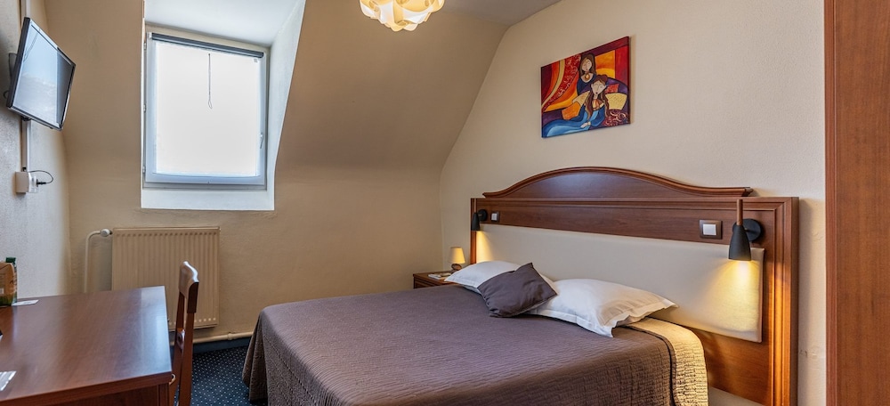 Logis Hôtel Central - carbon neutral hotel in Montargis