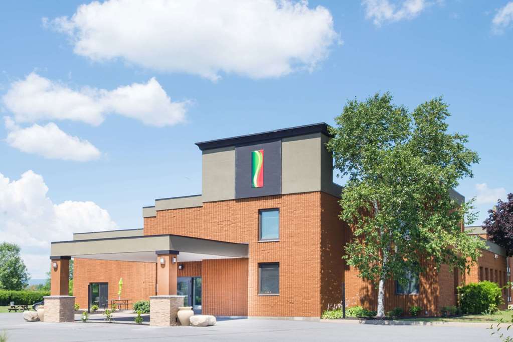 Super 8 by Wyndham Plattsburgh — hotel in Plattsburgh