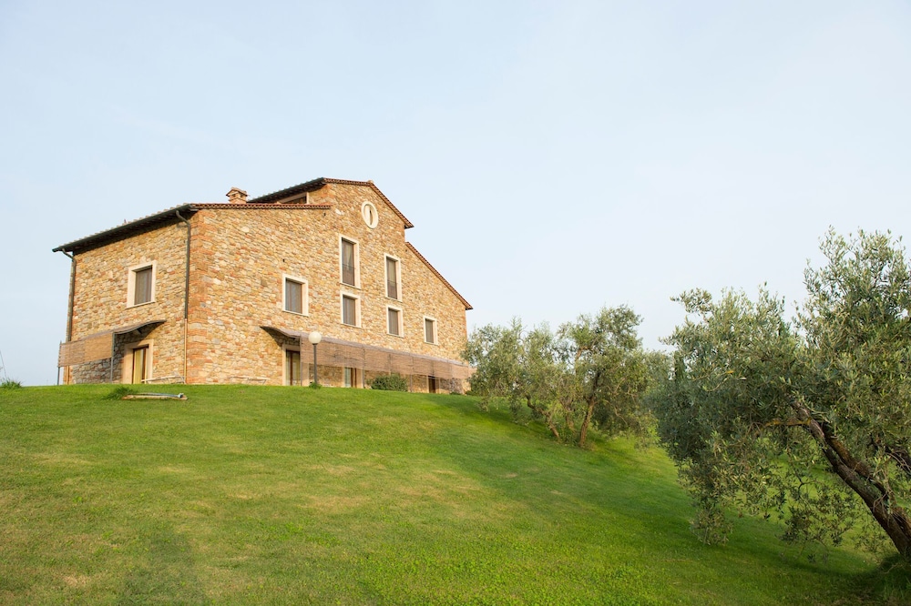 Agriturismo La Tabaccaia — 4-Star Luxury Hotel in Massa Marittima, Italy