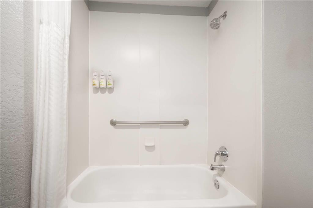 La Quinta Inn & Suites by Wyndham Raleigh Cary - photo 11