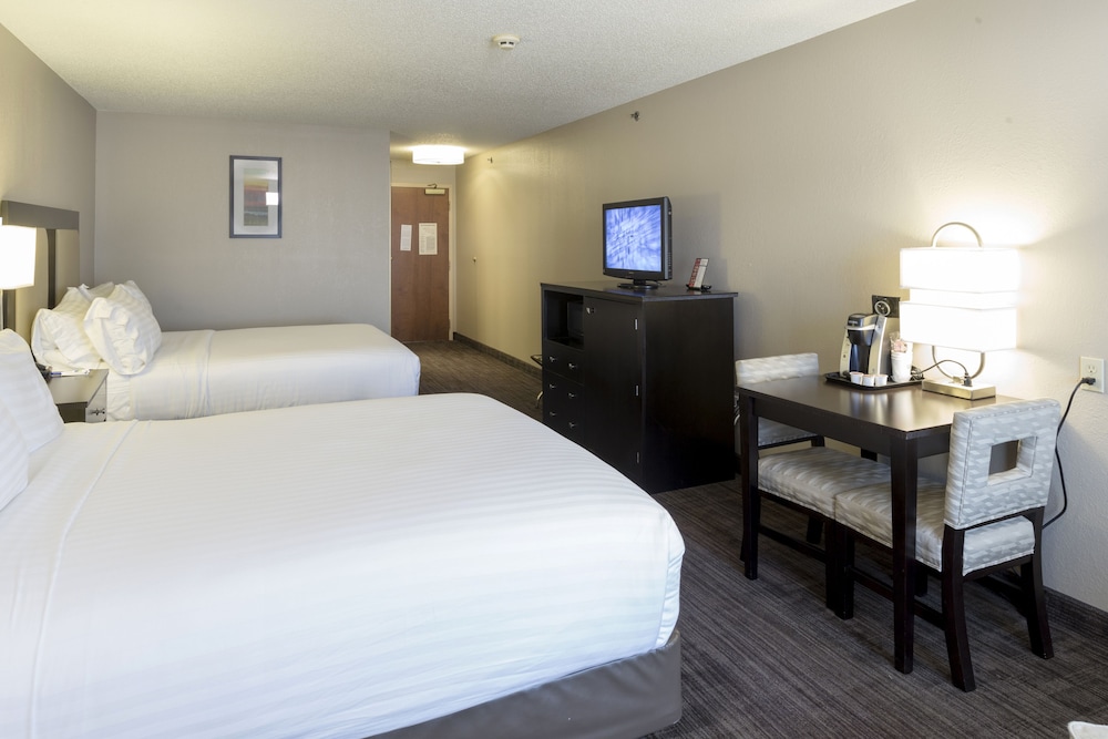 Holiday Inn Express & Suites St Joseph by IHG - photo 23