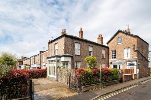 Luxury Victorian Town House with parking. — 4-Star Luxury Hotel in York, United Kingdom