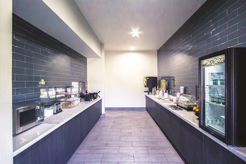 La Quinta Inn & Suites by Wyndham Pampa - photo 72