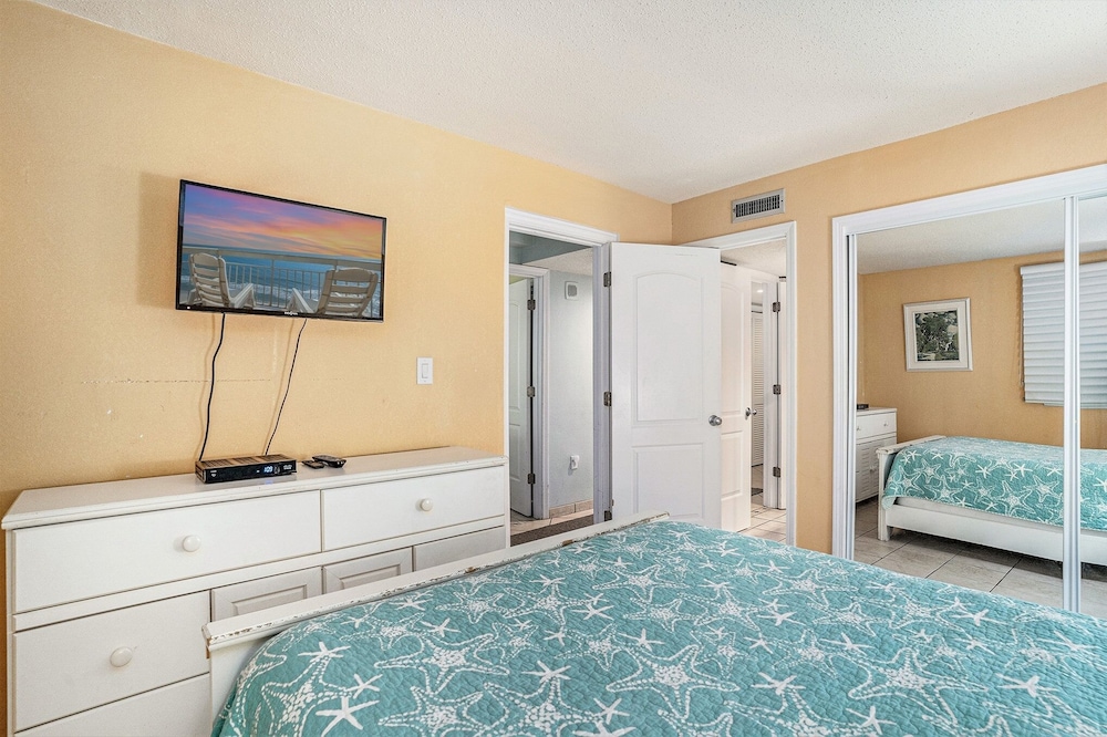 0611 Waters Edge Resort 2 Bedroom Condo by RedAwning - photo 4