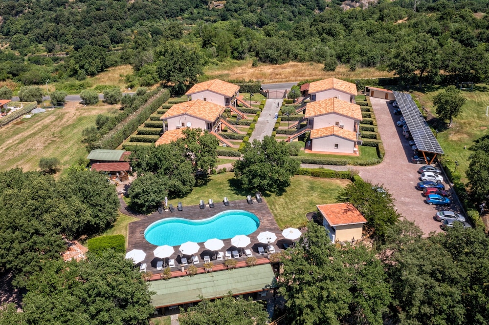 Villaggio Le Querce — 4-Star Luxury Hotel in Sorano, Italy