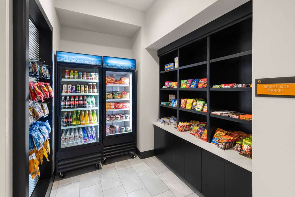La Quinta Inn & Suites by Wyndham Austin Parmer Tech Ridge - photo 32