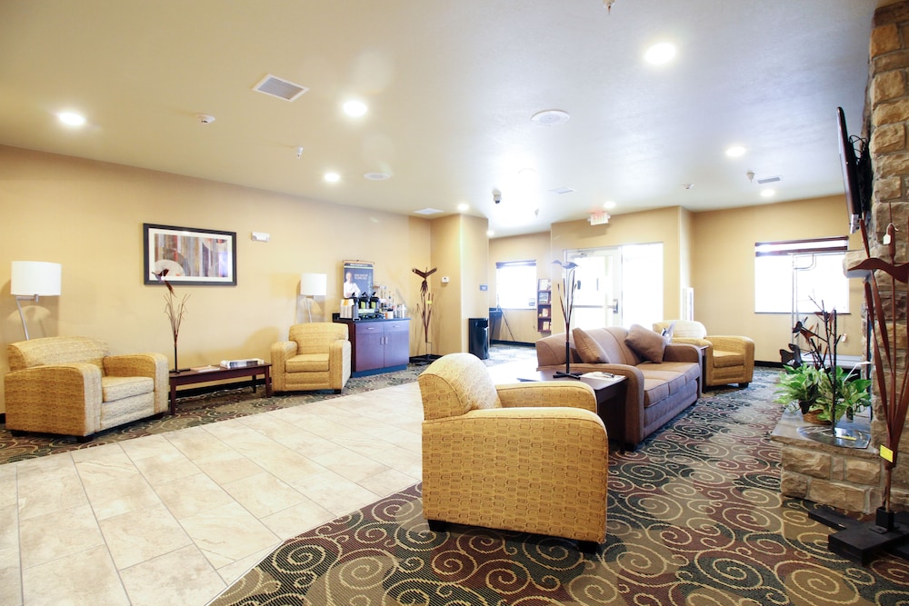 Cobblestone Hotel & Suites Devils Lake - photo 2