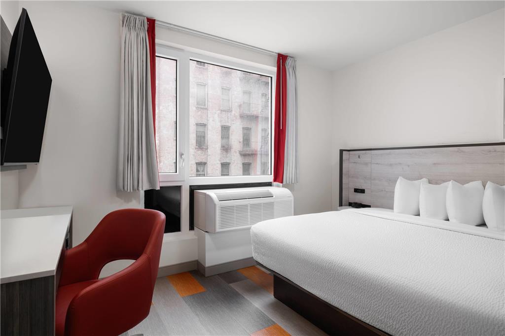 Ramada by Wyndham Brooklyn Near Flatbush - photo 3