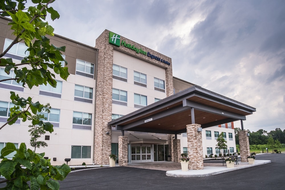 Holiday Inn Express & Suites Kingston Ulster by IHG in Lake Katrine, United States