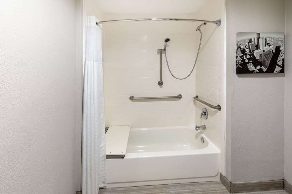 La Quinta Inn & Suites by Wyndham Houston NW Brookhollow - photo 26