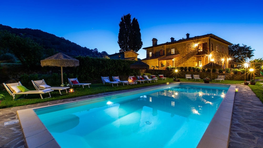 Luxury Podere Colonica Privacy Exclusive View — 4-Star Luxury Hotel in Volterra, Italy