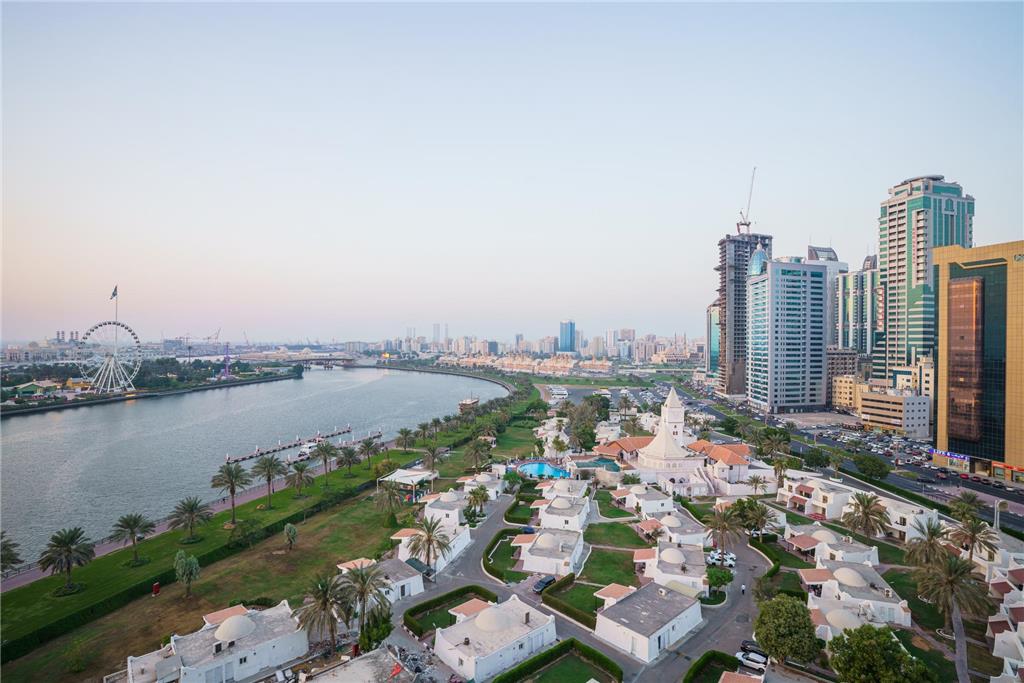 Hotel Holiday International